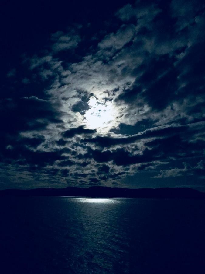 Serenity By The Sea Retreats Montague Harbour ภายนอก รูปภาพ